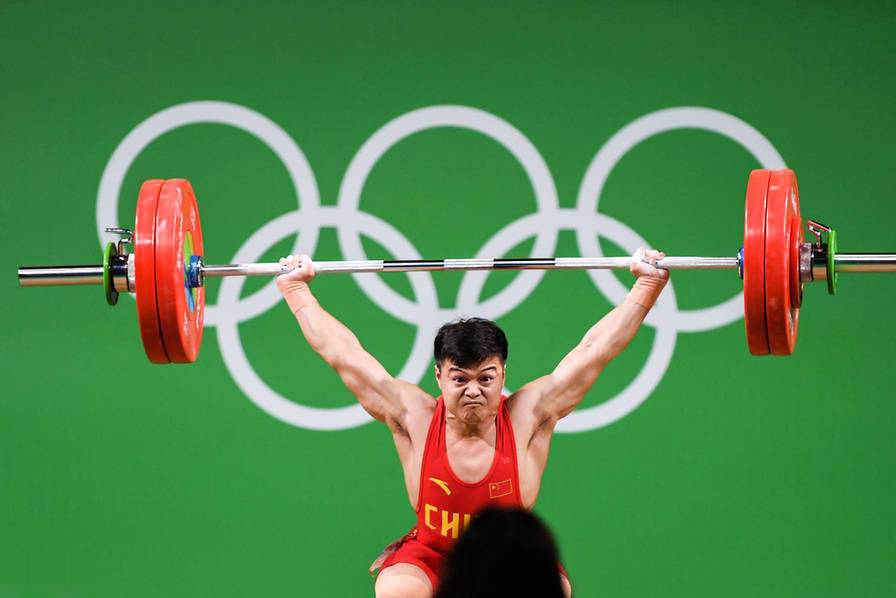 中国代表团 龙清泉 男子举重56公斤级冠军
