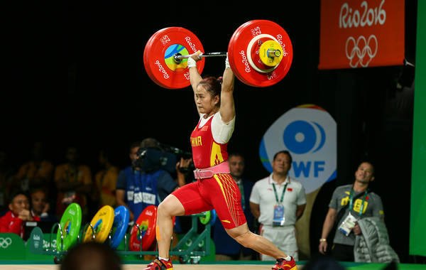 中国代表团第6金！女子举重63公斤级决赛邓薇夺冠